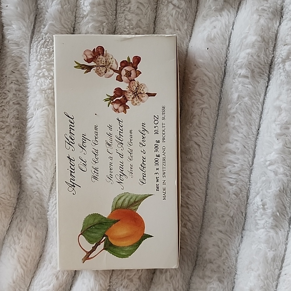 Crabtree & Evelyn Apricot Cold Cream Soap Bars x3